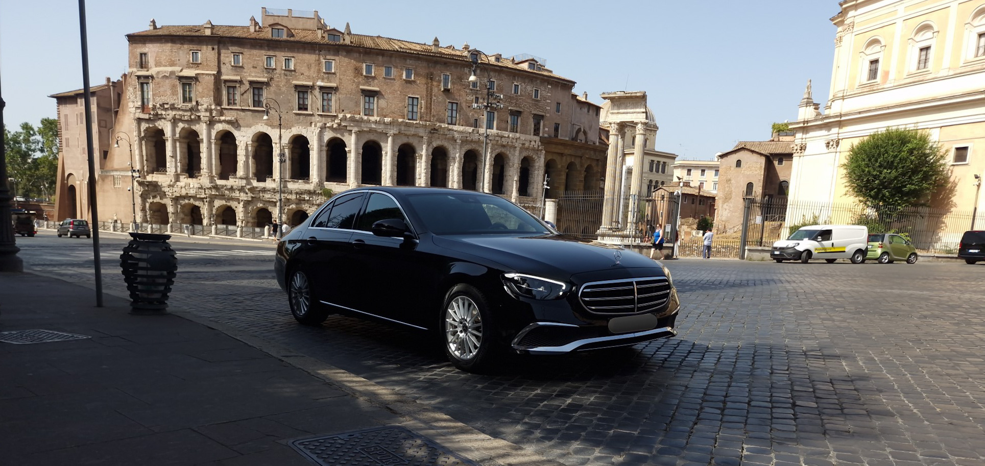 mercedes e class, Sedan waiting in front of the Marcello Teatro, Rome